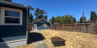 Huge 4 bedroom -A stones throw to PLU! Gallery 20