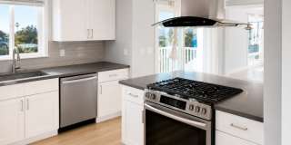 Stunning Manhattan Beach Condo - 5 Minutes From The Beach! Gallery 1