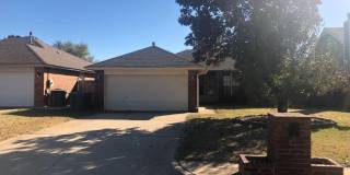 Storm Shelter! 3 bed 2 bath 2 car garage home for rent in Edmond near 15th and Santa Fe, dead end quiet street. Gallery 1