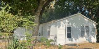 1 Bed/1 Bath w/yard Close to Downtown Gallery 1