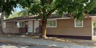 3216 North Maple Street Gallery 1