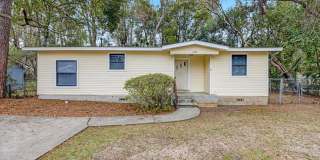 3 bed 2 Bath house with fenced-in yard on Pepper dr! Available now! Gallery 1