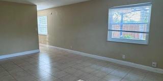 2213 NE 3rd Avenue unit: 2215 Gallery 10