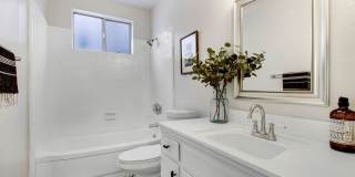 1043 N Ardmore Ave Gallery 8