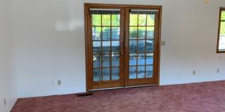 Large 2 Bedroom Hucrest Home! 1 Year Lease Required Gallery 8
