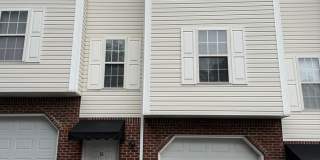 Spacious 2-Bedroom Townhouse with Garage Gallery 1