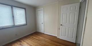 Great location in the heart of Bloomington! 5 Bedrooms Great location in the heart of Bloomington! 5 Bedrooms Gallery 9