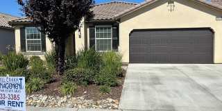 Beautiful 4 Bedroom 2 Bathroom Home in SE Visalia with Solar and Yard Care! Gallery 1