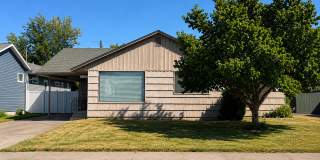 Newly Renovated 3 Bedroom Home with Bonus Family Room Gallery 1