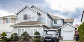 Spacious 5-Bedroom Home with 3-Car Garage & Fenced Yard in Kent!! Gallery 1