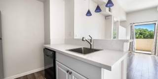 Central Las Vegas Condo Near Chinatown & The Strip Gallery 1