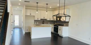 LIKE NEW IN PARK VUE! Townhome located across from Westside Park in Atlanta! MUST SEE! Gallery 4
