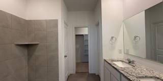 Luxurious and Spacious 4 Bedroom Home in Mustang School District Gallery 10