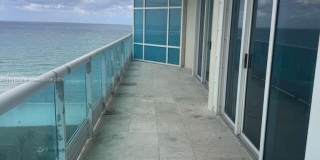 5025 Collins Ave Gallery 18