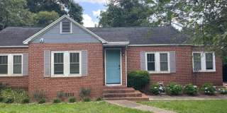 Beautiful 3 bedroom home with large backyard Gallery 1