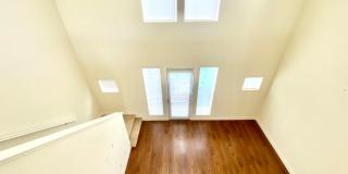 ALMOST NEW, SUPER CLEAN 2 BED, 2.5 BATHS, WOOD FLOORS, STAINLESS STEEL APPLIANCES, CLUBHOUSE WITH POOL Gallery 25
