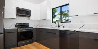 Charming 1BR Duplex in Woodland Hills Gallery 3