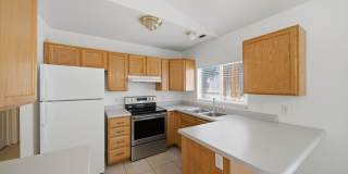 Spacious 3 Bedroom Townhome Gallery 1