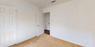 Fantastic - 3 bed 2 bath with Solar Panels Gallery 9