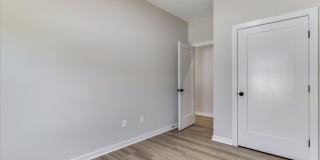 Beautiful Three Bedroom, Two Bathroom Gallery 21