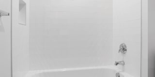 Graduate Pointe Gallery 21