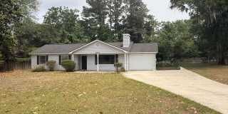Prime Beaufort Location – 3BR/2BA | No HOA | Fenced Yard Gallery 1