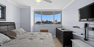 18671 Collins Ave Gallery 25