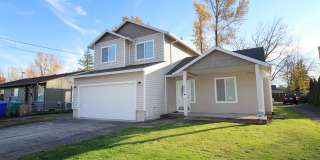 Nothing Overlooked in this Newly Remodeled 3 Bed/2.5 Bath Gresham Home Gallery 1