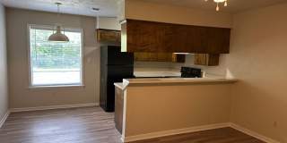 Bryan - 1 bedroom / 1 bath - duplex - fenced in area behind unit. Near 29th street. Gallery 3