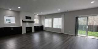 Spacious 4-Bedroom Home with Balcony and Fenced Yard in Marysville Gallery 17