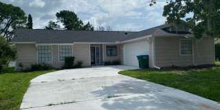 4 Bedroom 2 Bath waterfront home in Deltona for RENT! Gallery 1