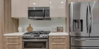 Hidden-Gem Townhouse in WeHo: 2 Bed/2.5 Bath, Private Entrance + Patios, 2 Parking, Norma Triangle Gallery 6