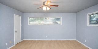 4211 49th Street Gallery 9