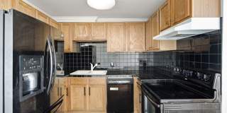 Sunny Corner Condo in the Heart of Capitol Hill | 2 Bed • 2 Bath • 795 Sq. Ft. Gallery 8