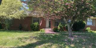 COMING SOON 3BR/21.5BA-1500 SF - Fenced yard Gallery 1