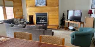 Sunny Bright 2 BDR 2 Bath Condo with Views Gallery 1