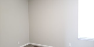 END UNIT!! 2 Bed/1.5 Bath Townhouse! Water/Garbage Included! Walk to APSU! Gallery 4