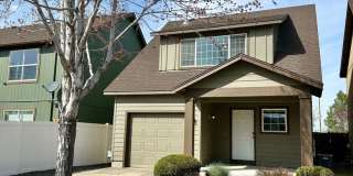 Comfortable 3BD/2.5BA Redmond Home!! 2895 SW Indian Ave. Gallery 1