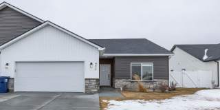 BEAUTIFUL 3 Bed 2 Bath Twin home in Sugar city! Gallery 1