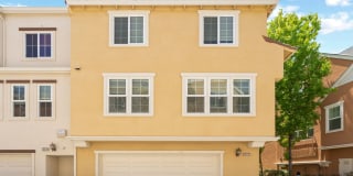 STYLISH, EXCELLENTLY LOCATED HOME CORNER UNIT | EASY ACCESS STYLISH, EXCELLENTLY LOCATED HOME CORNER UNIT | EASY ACCESS Gallery 1