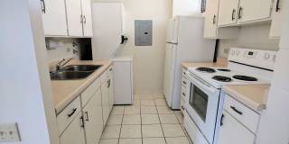 One Bed One Bath One Parking Makiki Close to Beretania Safeway Gallery 1