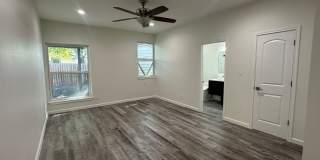 AVAILABLE: Updated 4 BR / 2 BA in Prime South Austin Location Gallery 14