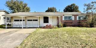 1113 North Hickory Avenue Gallery 1