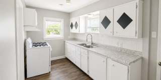 Charming 3-Bedroom Home in 40214 Gallery 1