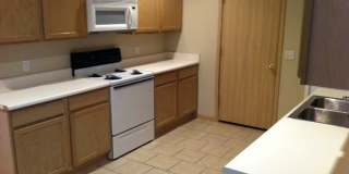 3 Bedroom, 2 Bath, 2 Car Garage, Fenced Backyard Gallery 1