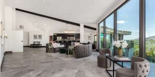 Stunning 7BR House in Camelback Canyon Gallery 8