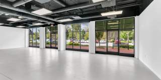 412 MADISON TRADE Plaza SE Gallery 20