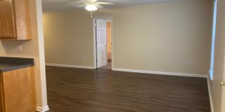 **LESS than 10 minute Drive from Fort Knox** Gallery 31
