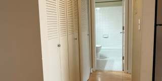 Lovely Lowry Hill 1 Bedroom Condo Gallery 21