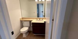 Spacious 3 bedroom 2.5 bath Condo for rent in Woodland Hills! Gallery 9